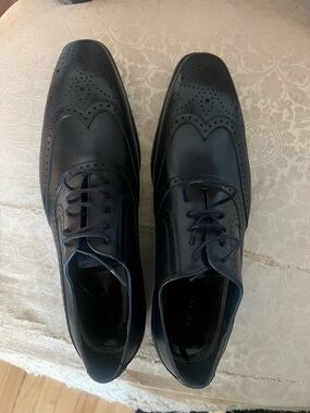 Men's Black Wingtip Dress Shoes size 9 Oxford